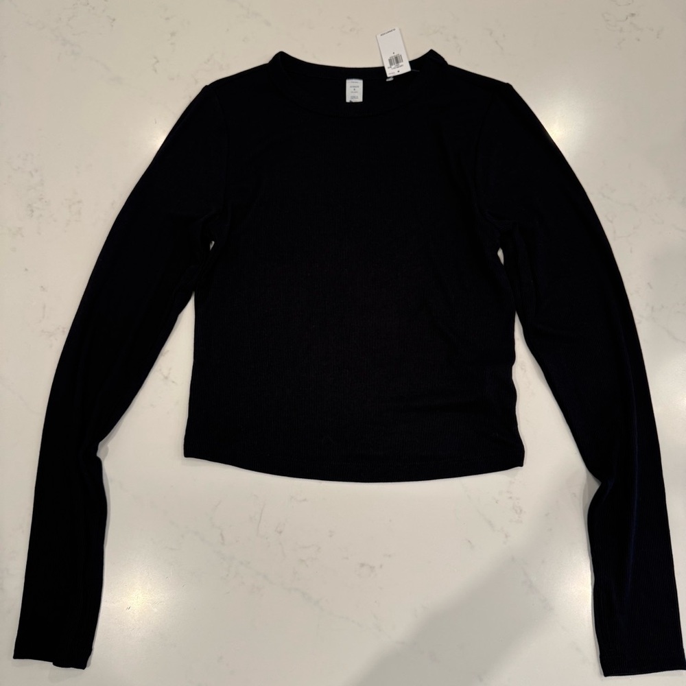 NWT : Old Navy Ultralight Go-Dry Ribbed Long Sleeve Top